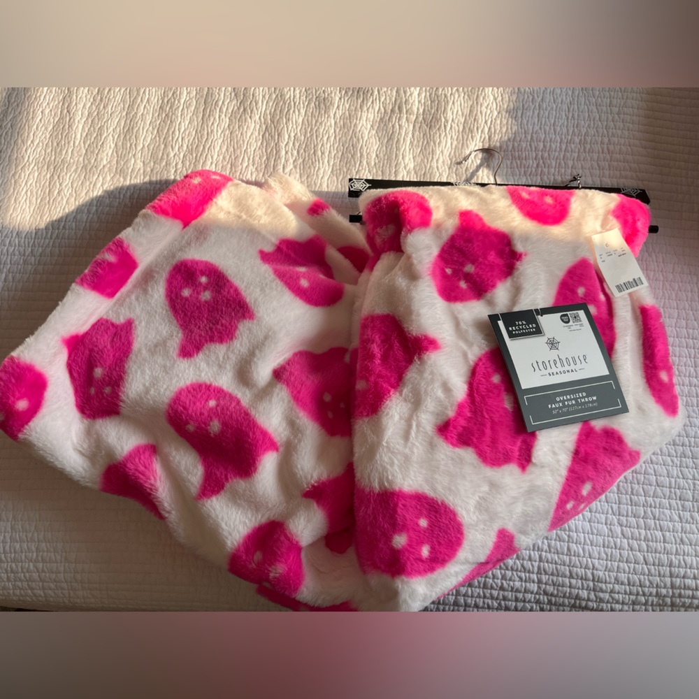Hot Pink Ghost blanket